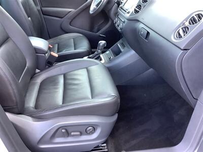 2017 Volkswagen Tiguan 2.0T SEL - Photo 32 - Crest Hill, IL 60403