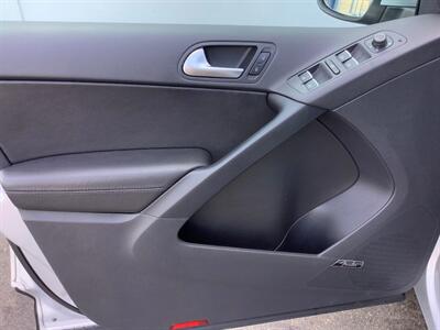 2017 Volkswagen Tiguan 2.0T SEL - Photo 11 - Crest Hill, IL 60403