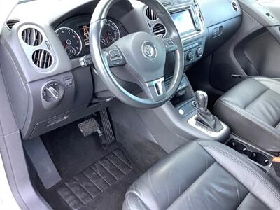 2017 Volkswagen Tiguan 2.0T SEL - Photo 14 - Crest Hill, IL 60403
