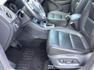 2017 Volkswagen Tiguan 2.0T SEL - Photo 13 - Crest Hill, IL 60403