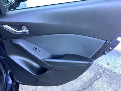 2015 Mazda Mazda3 i Touring   - Photo 28 - Crest Hill, IL 60403
