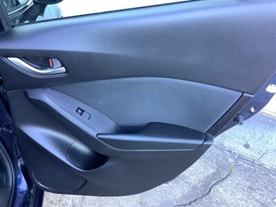2015 Mazda Mazda3 i Touring   - Photo 28 - Crest Hill, IL 60403