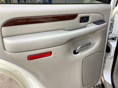 2004 Cadillac Escalade   - Photo 22 - Crest Hill, IL 60403