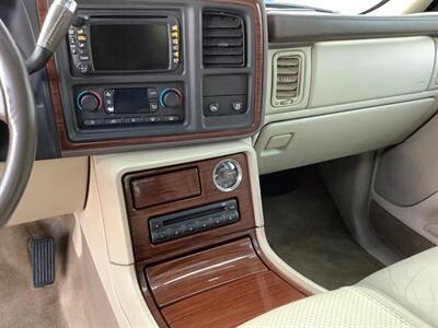2004 Cadillac Escalade   - Photo 15 - Crest Hill, IL 60403