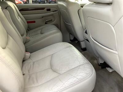 2004 Cadillac Escalade   - Photo 31 - Crest Hill, IL 60403