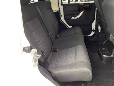 2011 Jeep Wrangler Unlimited Sahara - Photo 28 - Crest Hill, IL 60403