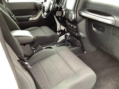 2011 Jeep Wrangler Unlimited Sahara - Photo 31 - Crest Hill, IL 60403