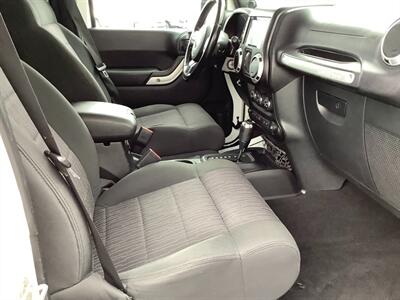 2011 Jeep Wrangler Unlimited Sahara - Photo 30 - Crest Hill, IL 60403