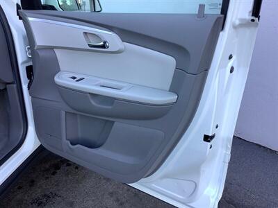 2011 Chevrolet Traverse LT - Photo 30 - Crest Hill, IL 60403
