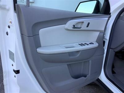 2011 Chevrolet Traverse LT - Photo 14 - Crest Hill, IL 60403