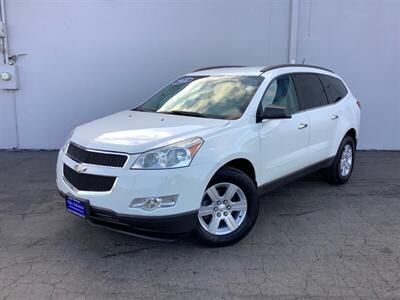 2011 Chevrolet Traverse LT - Photo 2 - Crest Hill, IL 60403