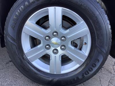 2011 Chevrolet Traverse LT   - Photo 46 - Crest Hill, IL 60403