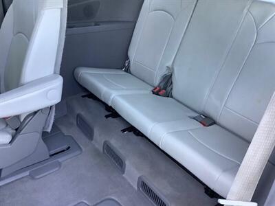 2011 Chevrolet Traverse LT - Photo 26 - Crest Hill, IL 60403