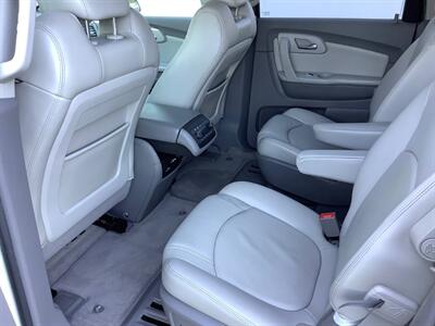 2011 Chevrolet Traverse LT   - Photo 25 - Crest Hill, IL 60403