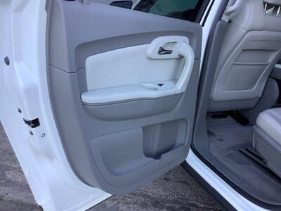 2011 Chevrolet Traverse LT - Photo 23 - Crest Hill, IL 60403