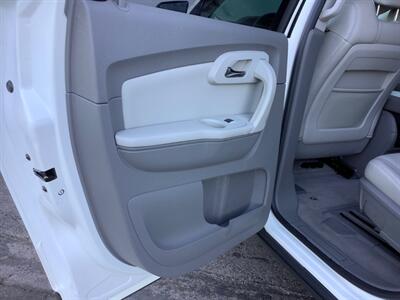 2011 Chevrolet Traverse LT   - Photo 23 - Crest Hill, IL 60403