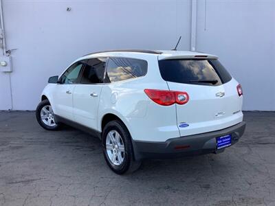 2011 Chevrolet Traverse LT - Photo 4 - Crest Hill, IL 60403