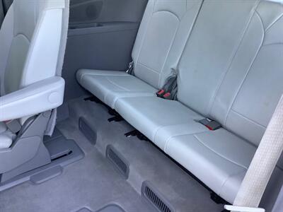 2011 Chevrolet Traverse LT   - Photo 26 - Crest Hill, IL 60403