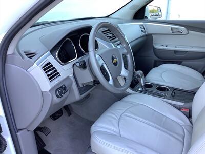 2011 Chevrolet Traverse LT   - Photo 16 - Crest Hill, IL 60403