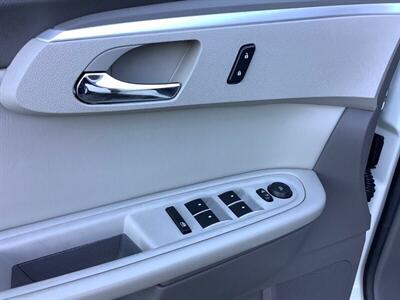 2011 Chevrolet Traverse LT - Photo 15 - Crest Hill, IL 60403