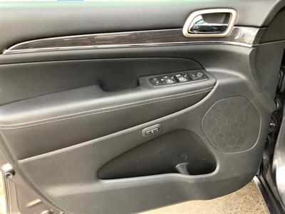 2017 Jeep Grand Cherokee Overland   - Photo 11 - Crest Hill, IL 60403
