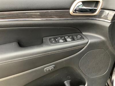2017 Jeep Grand Cherokee Overland - Photo 12 - Crest Hill, IL 60403