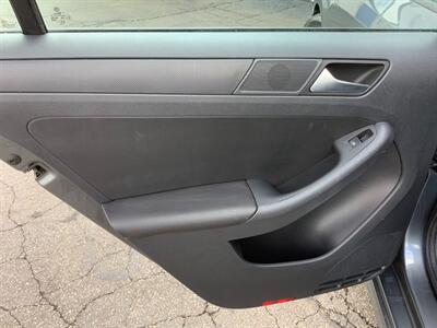 2012 Volkswagen Jetta SE PZEV - Photo 32 - Crest Hill, IL 60403
