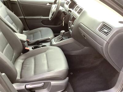 2012 Volkswagen Jetta SE PZEV - Photo 11 - Crest Hill, IL 60403