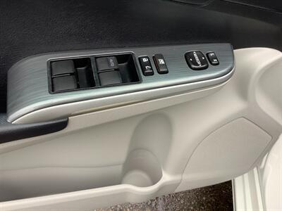 2012 Toyota Camry Hybrid LE - Photo 14 - Crest Hill, IL 60403