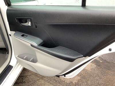 2012 Toyota Camry Hybrid LE - Photo 26 - Crest Hill, IL 60403