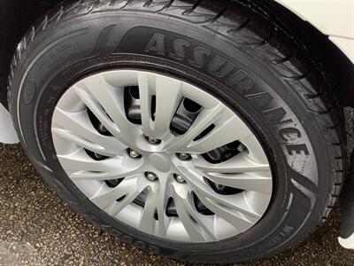 2012 Toyota Camry Hybrid LE - Photo 40 - Crest Hill, IL 60403