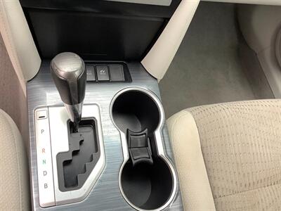2012 Toyota Camry Hybrid LE - Photo 18 - Crest Hill, IL 60403