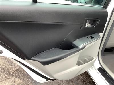 2012 Toyota Camry Hybrid LE - Photo 23 - Crest Hill, IL 60403