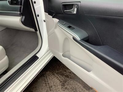 2012 Toyota Camry Hybrid LE - Photo 29 - Crest Hill, IL 60403