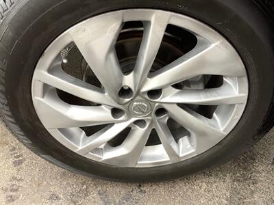 2014 Nissan Rogue SV   - Photo 42 - Crest Hill, IL 60403