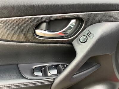 2014 Nissan Rogue SV   - Photo 12 - Crest Hill, IL 60403