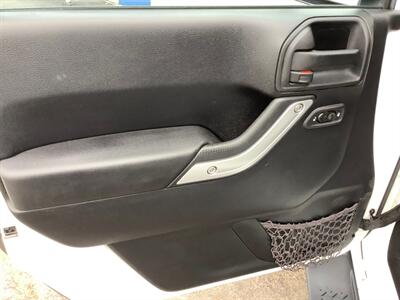 2013 Jeep Wrangler Sahara   - Photo 10 - Crest Hill, IL 60403