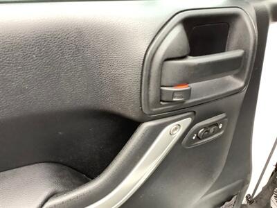 2013 Jeep Wrangler Sahara - Photo 11 - Crest Hill, IL 60403
