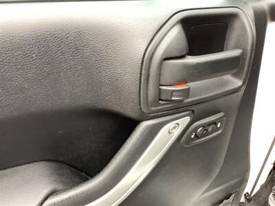 2013 Jeep Wrangler Sahara   - Photo 11 - Crest Hill, IL 60403