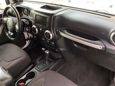 2013 Jeep Wrangler Sahara   - Photo 33 - Crest Hill, IL 60403