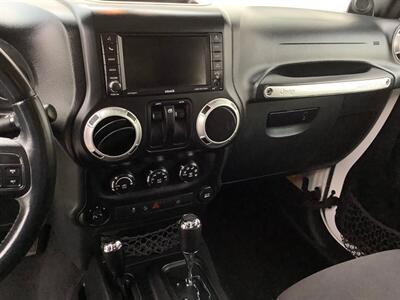 2013 Jeep Wrangler Sahara - Photo 15 - Crest Hill, IL 60403