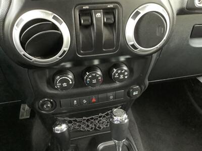 2013 Jeep Wrangler Sahara - Photo 17 - Crest Hill, IL 60403