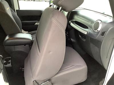 2013 Jeep Wrangler Sahara   - Photo 31 - Crest Hill, IL 60403