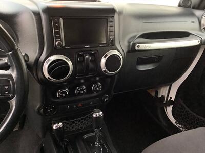 2013 Jeep Wrangler Sahara   - Photo 15 - Crest Hill, IL 60403