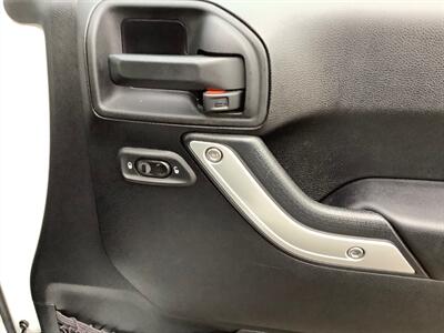 2013 Jeep Wrangler Sahara   - Photo 29 - Crest Hill, IL 60403