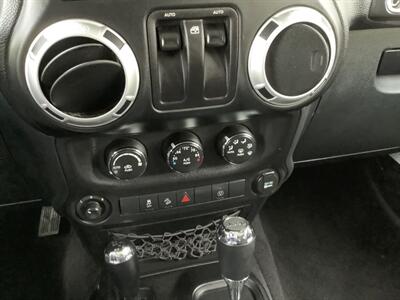 2013 Jeep Wrangler Sahara   - Photo 17 - Crest Hill, IL 60403