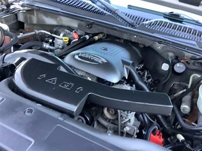 2005 Chevrolet Tahoe LS   - Photo 43 - Crest Hill, IL 60403