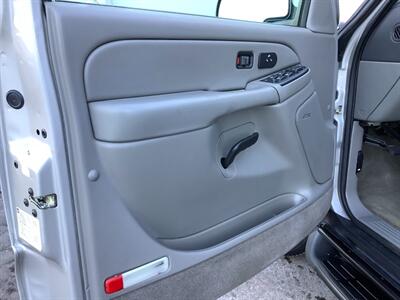 2005 Chevrolet Tahoe LS   - Photo 52 - Crest Hill, IL 60403