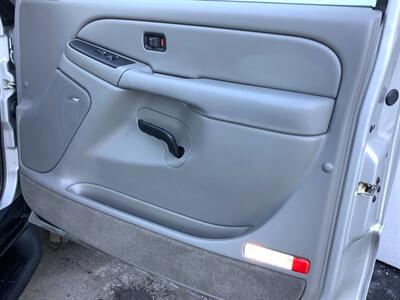 2005 Chevrolet Tahoe LS   - Photo 79 - Crest Hill, IL 60403