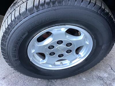 2005 Chevrolet Tahoe LS   - Photo 42 - Crest Hill, IL 60403
